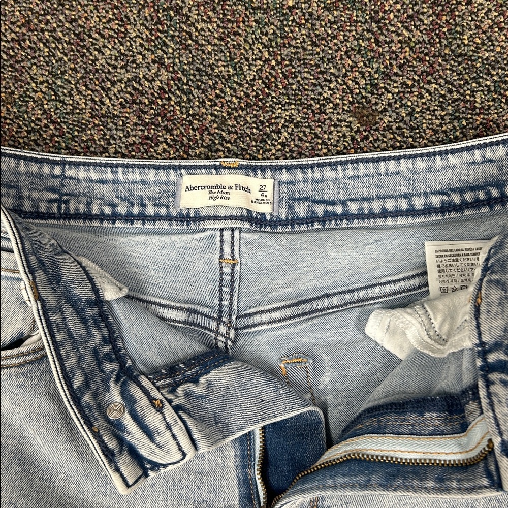 Abercrombie and Fitch the mom high-rise jeans
